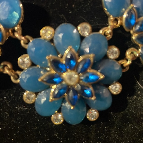 Vintage cerulean floral rhinestones bib necklace - Picture 2 of 7